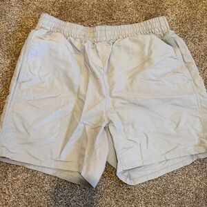 Uniqlo Men’s Light Gray Shorts size 27 S